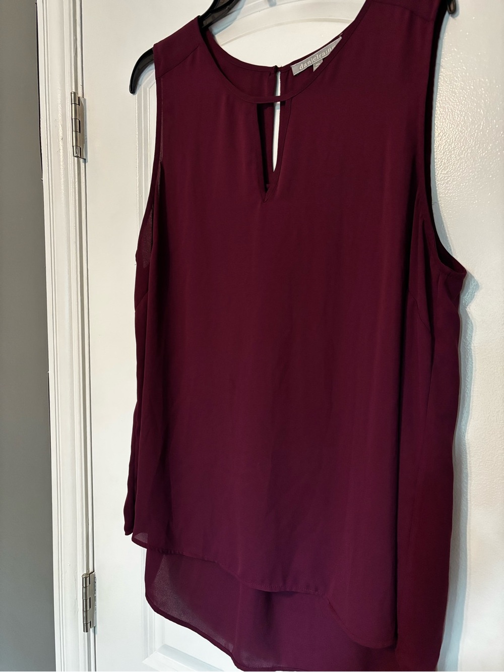 Daniel Rainn Sleeveless Keyhole Camisole - Wine/Burgundy XXL